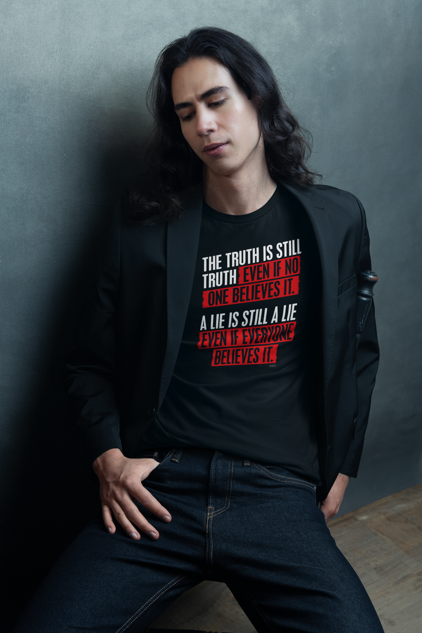 The Truth is still the Truth. T Shirt.